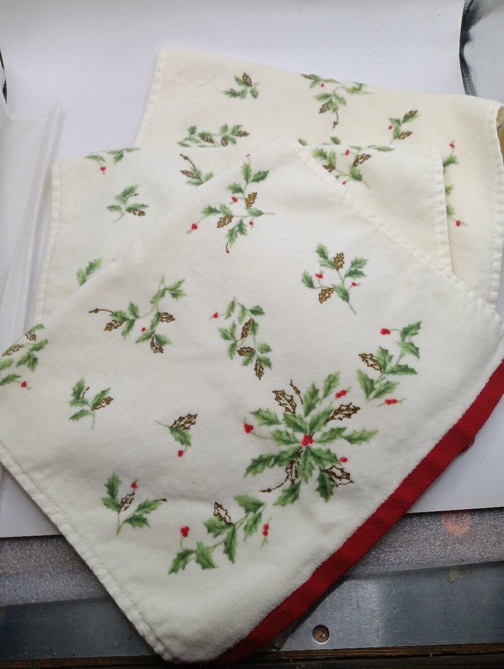 Lenox Holiday Hand Towels Set Of 3 Holly Christmas